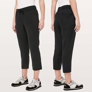 Lululemon On The Fly Crop Woven 23" Mid Rise Wrinkle Free Athleisure Black Sz 6